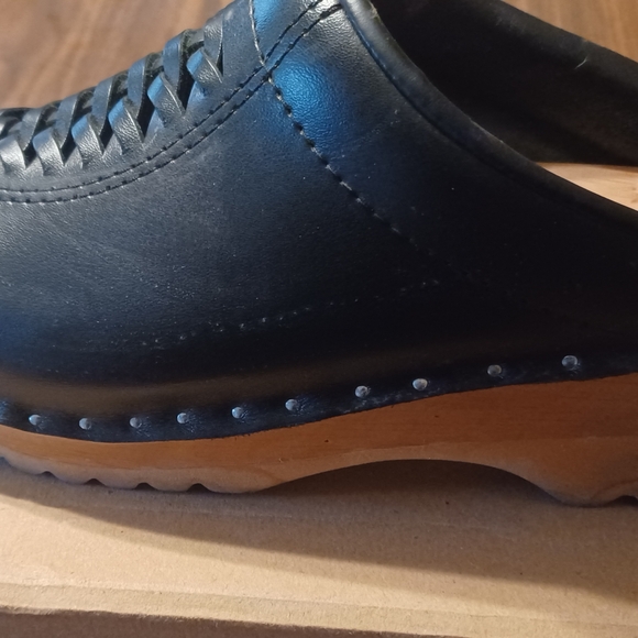 Clogs - Picture 9 of 14